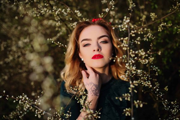 What are the Best Techniques for Styling a Cashmere Turtleneck for Effortless Elegance?